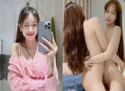 Cô nàng Lâm Thái Vy và bạn thân móc bím trên nền tảng phát trực tiếp