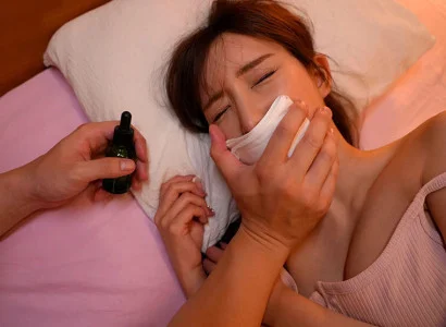Tôi dùng thuốc mê để quan hệ với cô em họ xinh đẹp